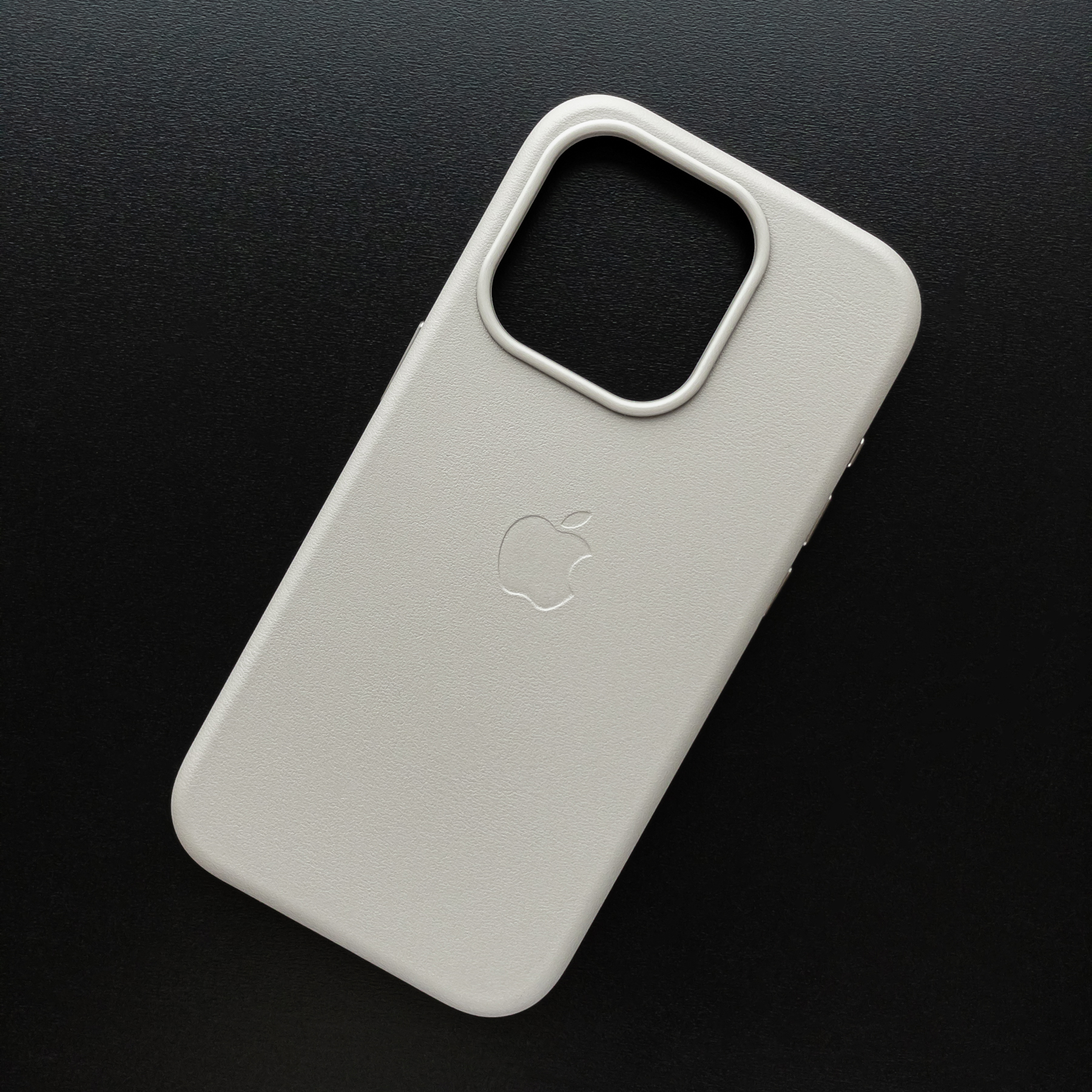 Чехол iPhone 15 Pro Leather Case (MagSafe) Moonstone