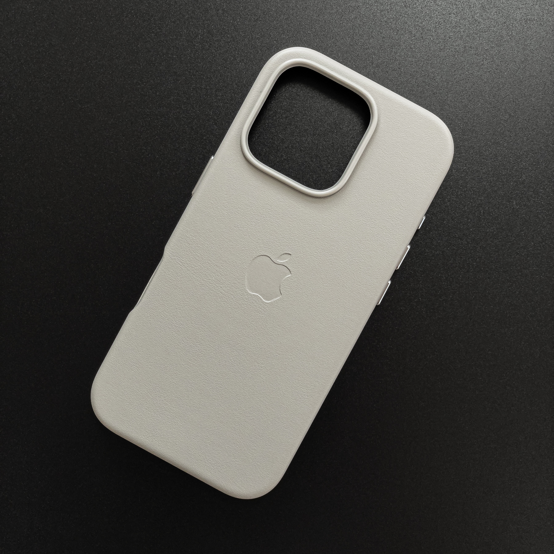 Чехол iPhone 16 Pro Leather Case (MagSafe) Moonstone