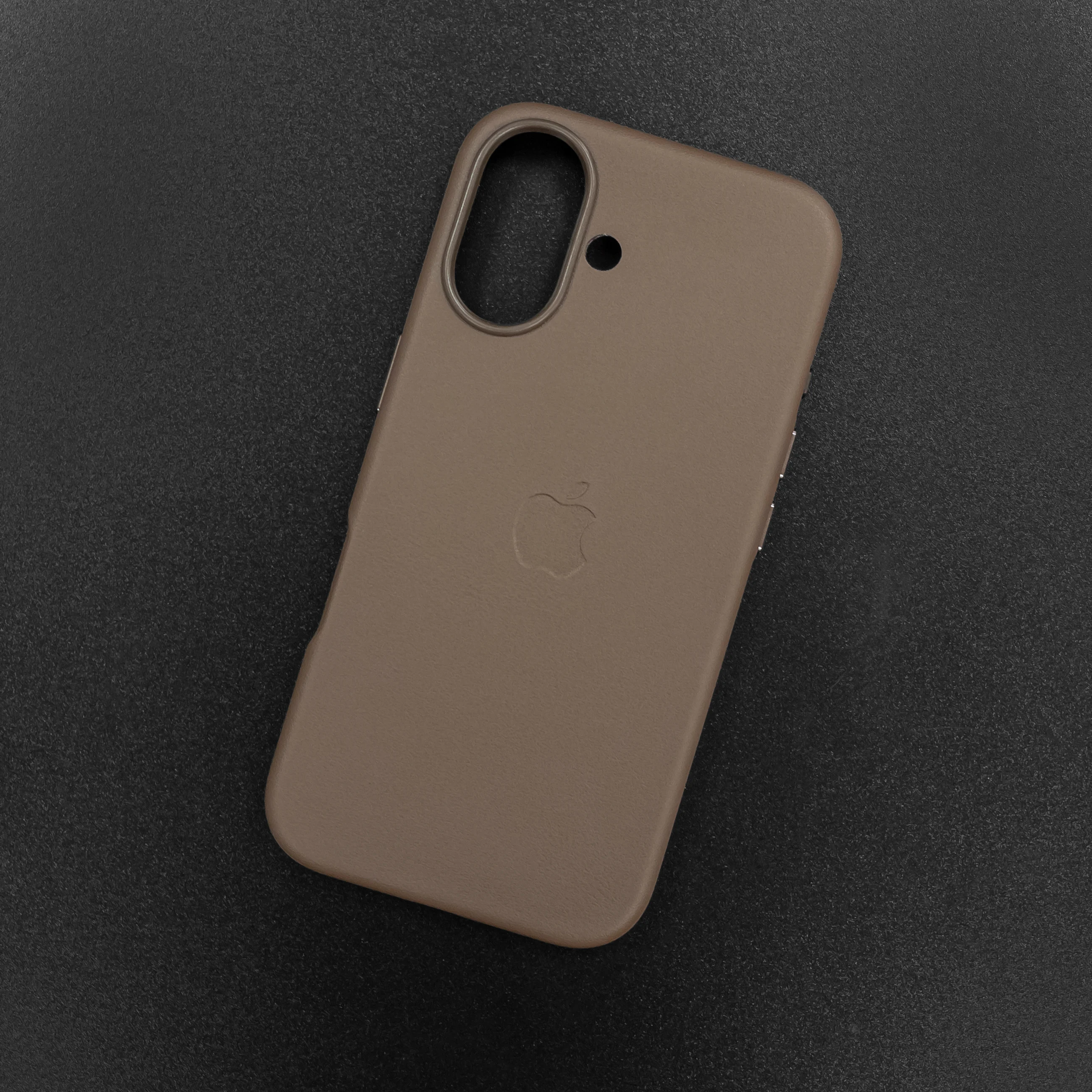 Чехол iPhone 16 Leather Case (MagSafe) Bronze