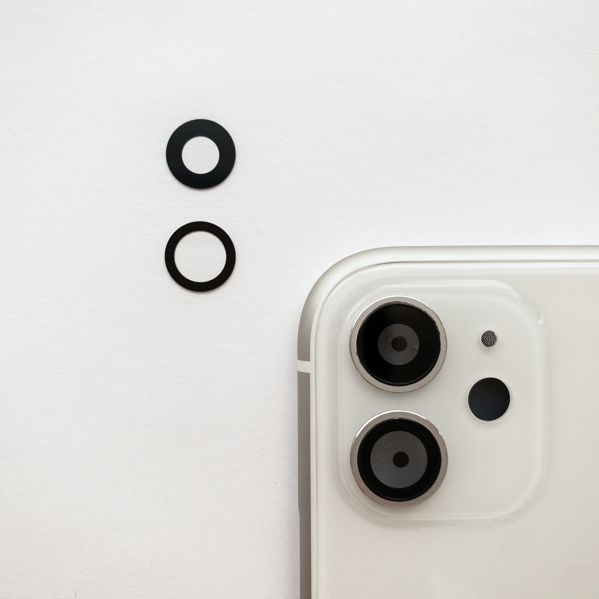 Глазок камеры iPhone 11