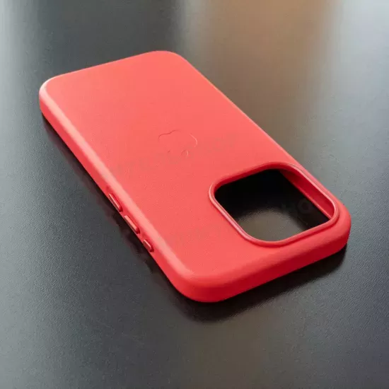 Чехол iPhone 15 Pro Leather Case (MagSafe) Red