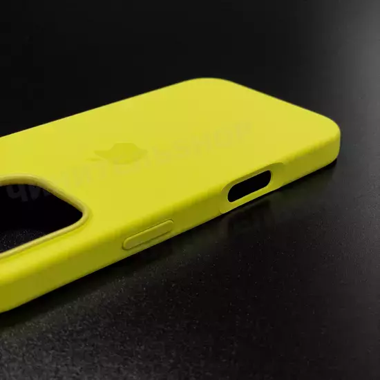 Чехол iPhone 16 Pro Silicone Case (MagSafe) Star Fruit