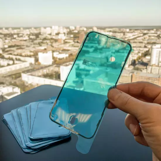 Проклейка Дисплея iPhone 14